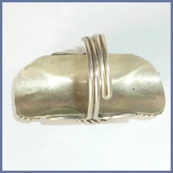 Wrap Green Stone Silver Tone Ring - Picture 5 of 9